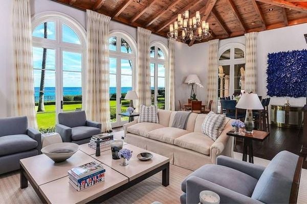 Nova mansão de Bon Jovi tem sete quartos, sete banheiros, cinco lavabos, adega climatizada e dois elevadores