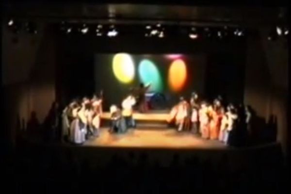 Ópera Pagliacci, no Teatro Carmélia, em 1992, sob a regência do pianista Claudio Modesto, em 1992 por Reprodução/Youtube