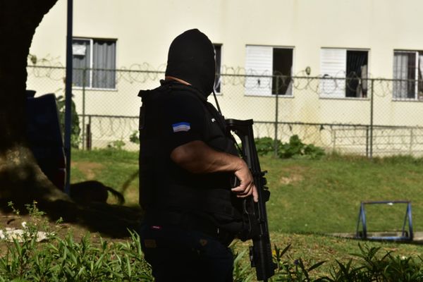 Operação da Polícia Militar e da Polícia Civil em condomínio no bairro Tabuazeiro, em Vitória por Ricardo Medeiros