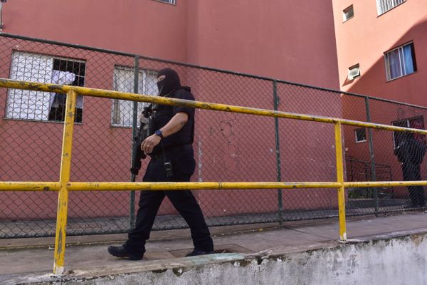 Operação da Polícia Militar e da Polícia Civil em condomínio no bairro Tabuazeiro, em Vitória por Ricardo Medeiros