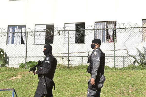 Operação da Polícia Militar e da Polícia Civil em condomínio no bairro Tabuazeiro, em Vitória por Ricardo Medeiros