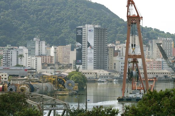 Os tubos flexíveis são voltados para a cadeia de petróleo e gás na planta localizada no Porto de Vitória  por Gildo Loyola 