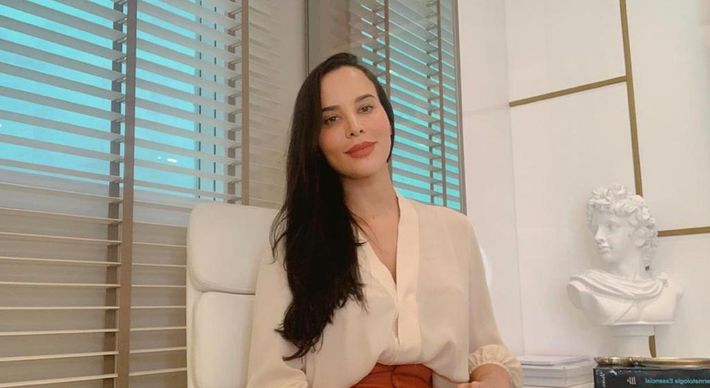 Muitas pessoas passaram a reclamar que, nesse período de isolamento, as olheiras estão mais aparentes. A médica Juliana Wagmacker ensina receitas caseiras para amenizar o problema
