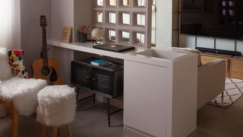 Espaço doméstico com mais de uma utilidade. É usado para home office e lazer