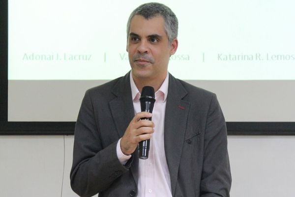Adonai José Lacruz, professor do Ifes e Ufes