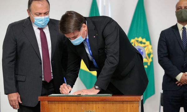 Bolsonaro assinou MP que viabiliza linha de crédito de R$ 1,9 bilhão para viabilizar vacina contra o coronavírus
