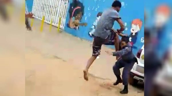 Confusão entre policiais e jovem, de 18 anos, em Guarapari