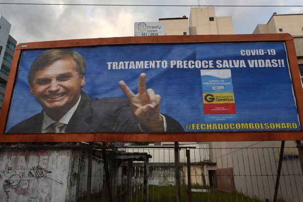 OUTDOOR BOLSONARO  Justiça determina retirada em 48 horas