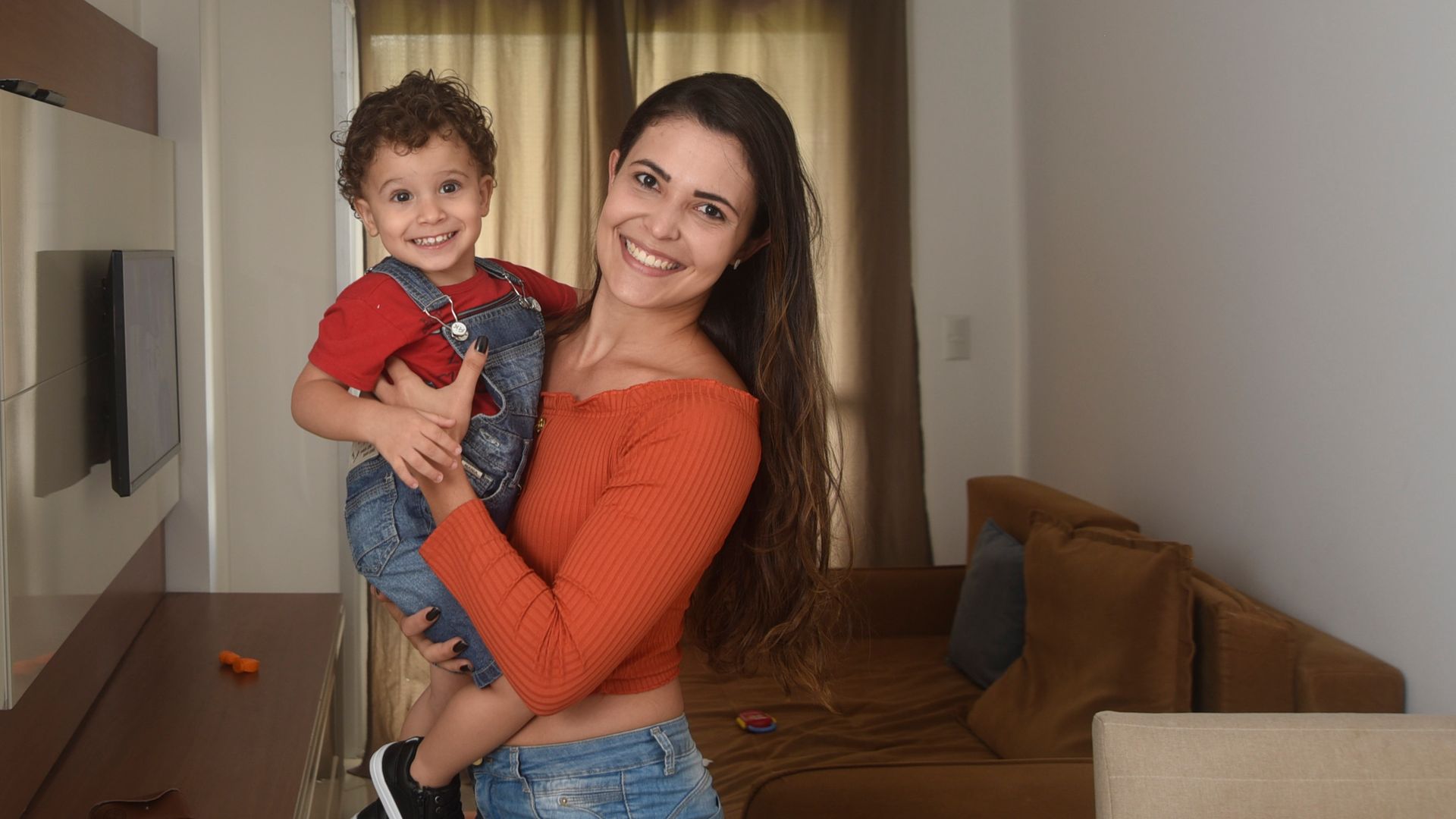 Anne Jardim, de 24 anos, tem um filho de 2 anos e volta ao trabalho com jornada reduzida