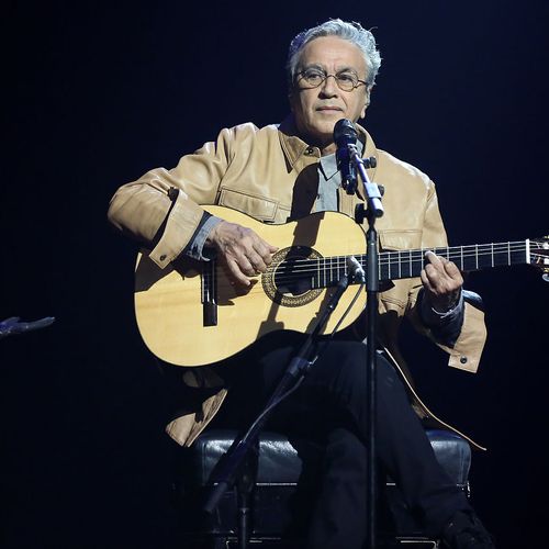 Caetano Veloso, Gilberto Gil, Chico Buarque, Edu Lobo... medalhões da MPB que nasceram na primeira metade dos anos 40 e permanecem férteis na música