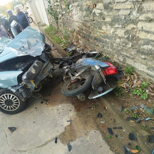 O condutor da motocicleta morreu no local do acidente; o motorista do carro de passeio testou positivo para consumo de álcool