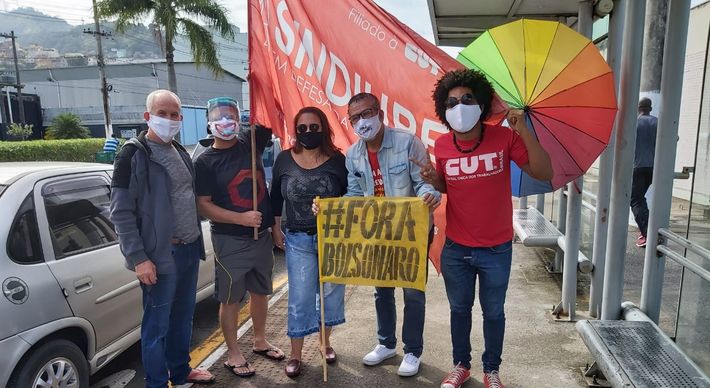 Organizado pelas centrais sindicais em todo o país, a carreata, em Vitória, partiu do Tancredão e passou por bairros da região do Centro da Capital nesta sexta