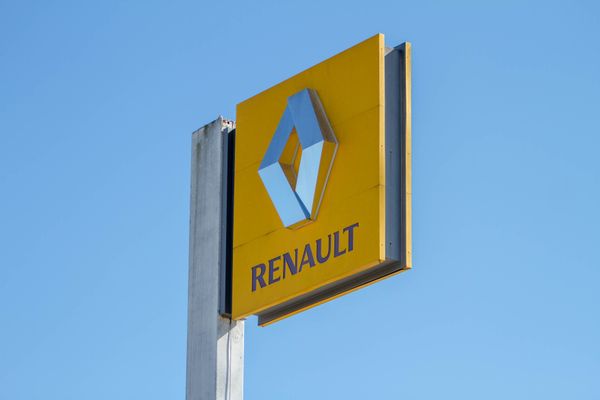 A empresa Renault, responsável pela fabricação de veículos, alega que não há perspectivas de retomada do mercado neste ano