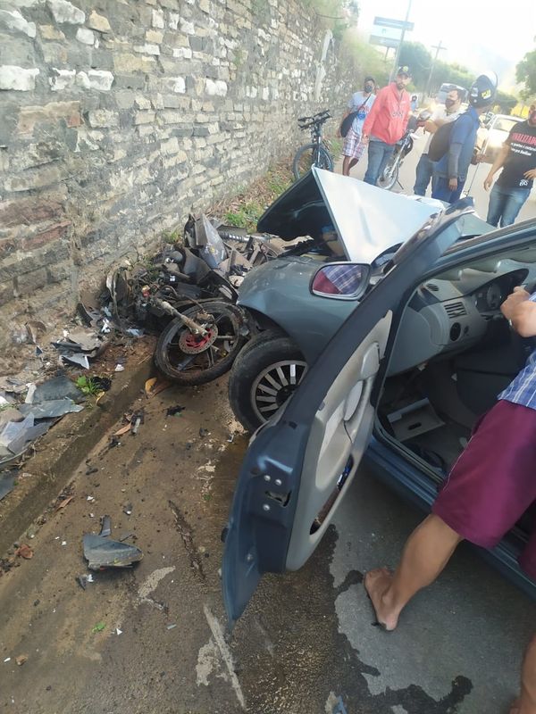 Um acidente entre um carro de passeio e uma motocicleta deixou um morto em Cachoeiro de Itapemirim nesta sexta-feira (7)