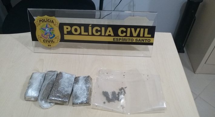 Segundo a Polícia Civil, dois suspeitos usavam o estabelecimento como fachada para o comércio de entorpecentes; além disso, eles faziam o sistema de delivery para levar as drogas
