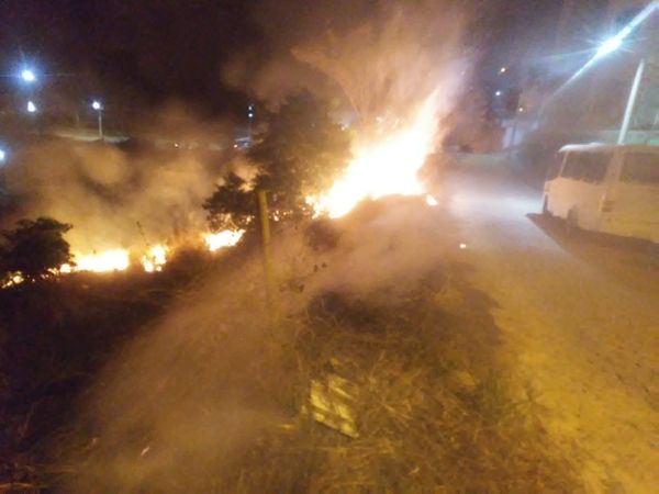 Incêndio atinge cerca de 10 mil metros quadrados de vegetação em Barra de São Francisco