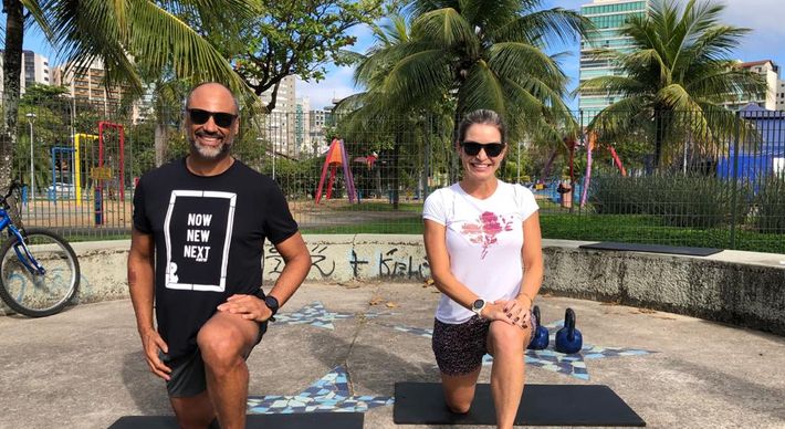 RR flagrou uma turma que trocou a academia por exercícios no mar, calçadão e na praça, com direito até a personal trainer
