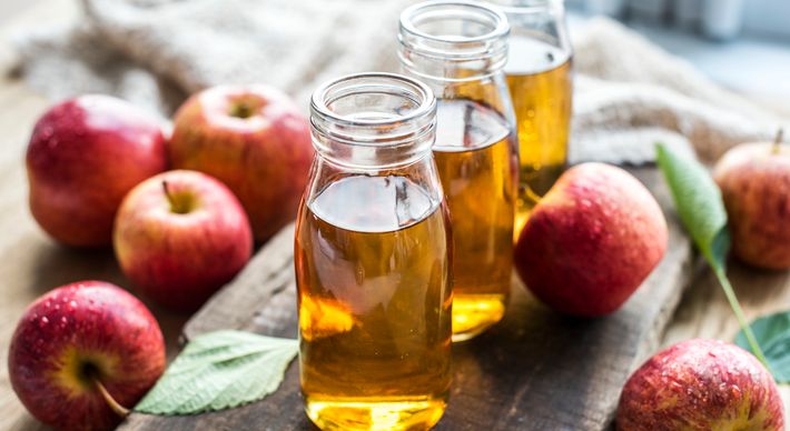 O produto pode turbinar a rotina de beleza e trazer benefícios para a sua saúde. 'O líquido é contra-indicado caso tenha sensibilidade gástrica, úlcera ou refluxo devido a sua acidez', diz nutricionista