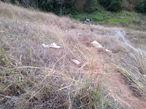 Corpo de Bombeiros esteve no local para retirar o motorista das ferragens