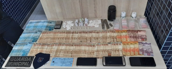 Dinheiro e drogas apreendidos pela Guarda no bairro Boa Vista, em Vila Velha