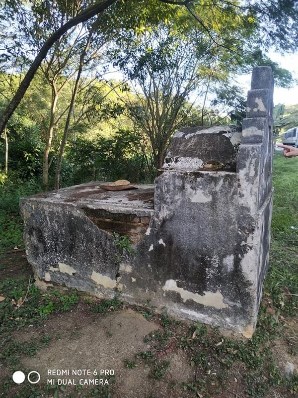 O local onde está a sepultura fica às margens da BR 101, em Mimoso do Sul por Maria Celeste Pascini/Internauta