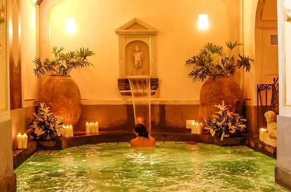 O Palazzo Santa Croce, palácio que pode ser alugado por turistas em Positano, na Itália, e já abrigou Anitta