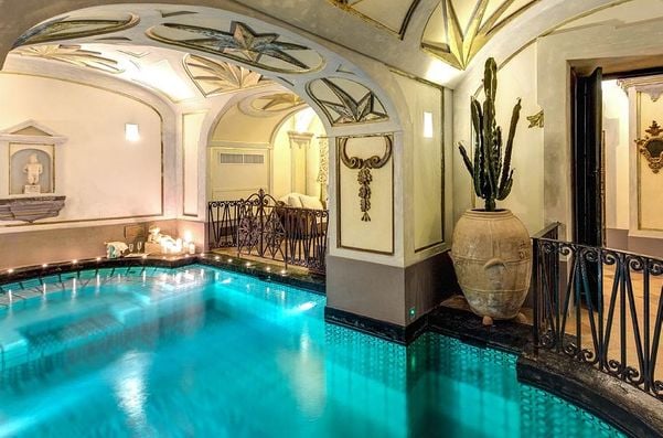 O Palazzo Santa Croce, palácio que pode ser alugado por turistas em Positano, na Itália, e já abrigou Anitta