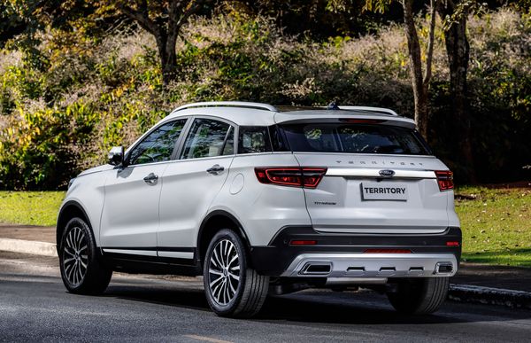 O Territory tem uma presença imponente e marcante com elementos do novo DNA de design de SUVs da Ford,