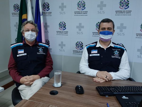 Subsecretário de Saúde, Luiz Carlos Reblin, e Secretário de Saúde, Nésio Fernandes, em coletiva de imprensa nesta terça-feira (11)