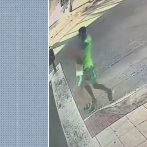 Imagens de videomonitoramento mostram o homem dando um golpe conhecido como 'mata-leão' na vítima. Logo depois, ele pega o aparelho celular e foge