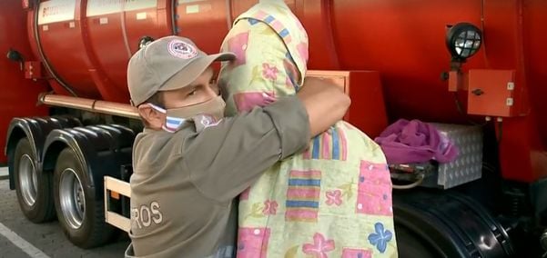 Bombeiro ensina como ajudar uma pessoa em chamas