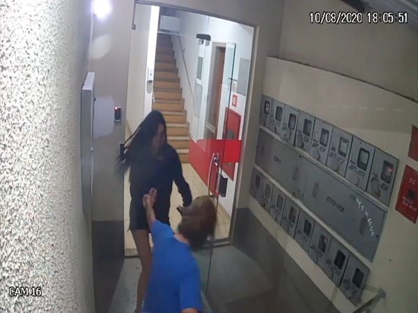 Katiuscia Silva Mota e namorada brigam cerca de 50 minutos antes da modelo aparecer com o corpo em chamas
