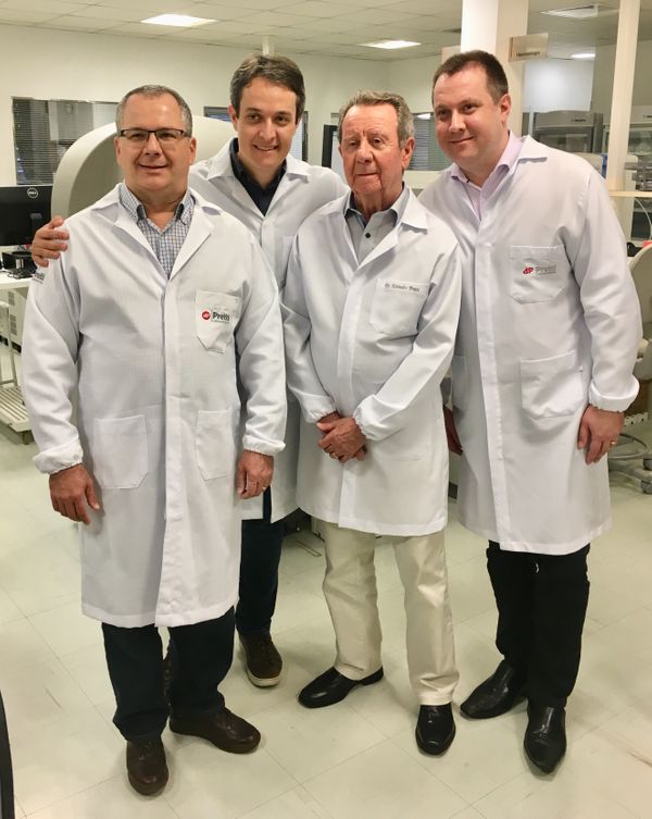 Renato Pretti, Flavio Cola Pretti, Evandro Pretti, fundador do laboratório, e  Rafael Cola Pretti