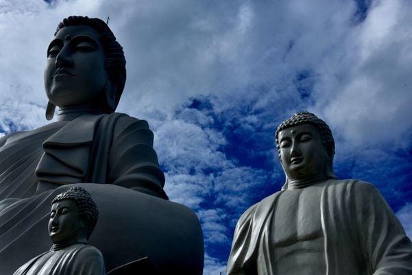 A maior estátua de Buda sentado tem 42  metros e fica em Honk Kong, na China por Ricardo medeiros