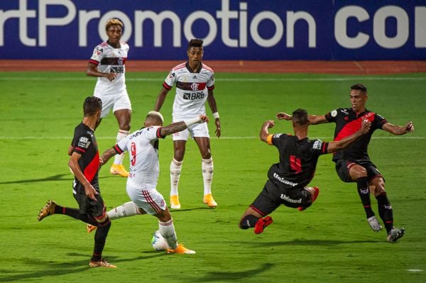 Flamengo protagonizou um vexame ao ser batido pelo Atlético-GO