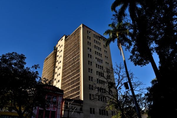 Antigo prédio do Instituto de Aposentadorias e Pensões do Industriários (IAPI), localizado na Praça Costa Pereira, Centro de Vitória