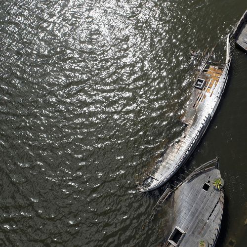 Na região há vários barcos que naufragaram. Dentre eles, está a Caravela Espírito santo, construída para as comemorações do 500 anos do descobrimento do Brasil