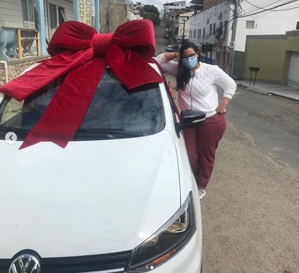 A médica Paloma Alves dos Santos publicou a conquista do primeiro carro há cerca de dois meses nas redes sociais