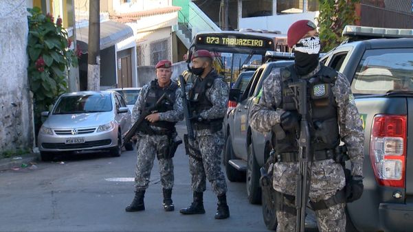 Operação da PC e Força Nacional no Morro da Garrafa por Reprodução TV Gazeta