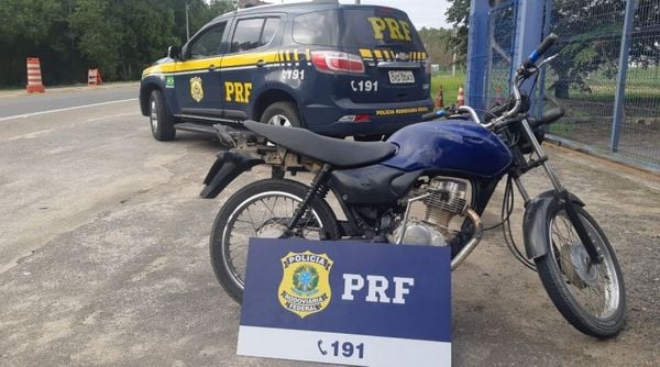 Durante abordagem, PRF recupera moto roubada que foi comprada por mil reais