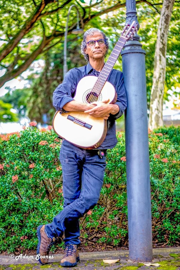 Elias Belmiro faz live solidária e fala da recuperação do vício em álcool