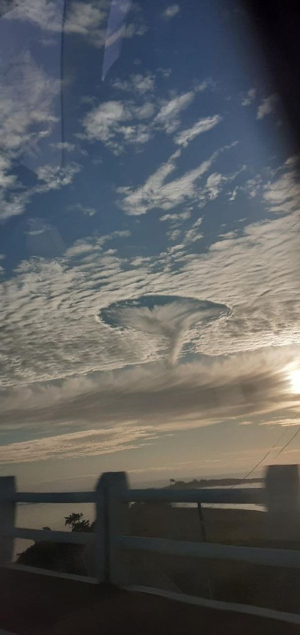 Nuvem  do tipo Autocumulus Stratiformis apareceu no céu de cidades do sul do Espírito Santo por Internauta