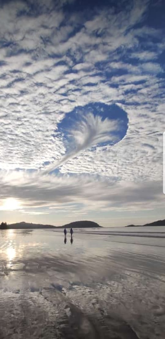 Nuvem  do tipo Autocumulus Stratiformis apareceu no céu de cidades do sul do Espírito Santo por Internauta