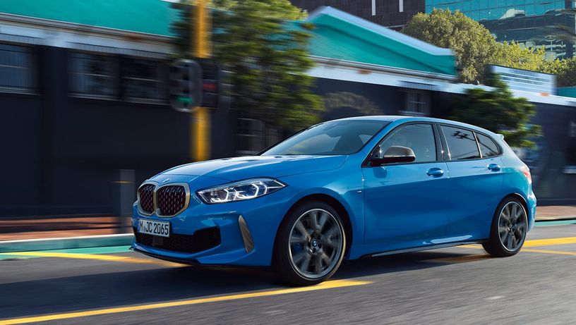 O BMW Série 1 chama atenção pelo design esportivo. BMW Group Brasil conta com loja on-line no Mercado Livre