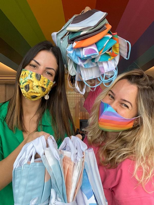 Fernanda Cipriano e Rachel Pires contrataram costureiras para confeccionar máscaras que seriam doadas