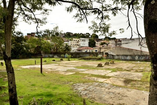 Casas e terrenos que pertencem à União - Área localizada na Avenida Vitória nº 2073 por Fernando Madeira