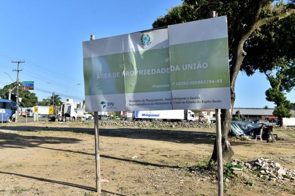 Casas e terrenos que pertencem à União - Área localizada na Rodovia BR 101,Km 01, em Carapina, na Serra, entrada do bairro José de Anchieta por Fernando Madeira