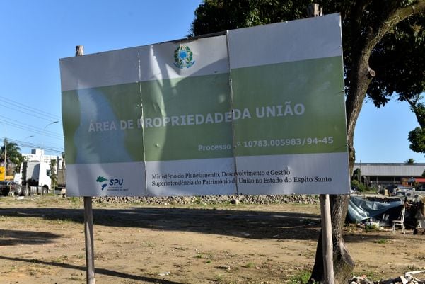 Casas e terrenos que pertencem à União - Área localizada na Rodovia BR 101,Km 01, em Carapina, na Serra, entrada do bairro José de Anchieta por Fernando Madeira