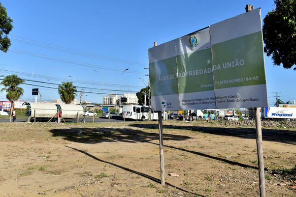Casas e terrenos que pertencem à União - Área localizada na Rodovia BR 101,Km 01, em Carapina, na Serra, entrada do bairro José de Anchieta por Fernando Madeira