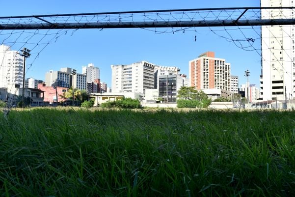 Casas e terrenos que pertencem à União - Campo do Santa Cruz, em Santa Lúcia por Fernando Madeira